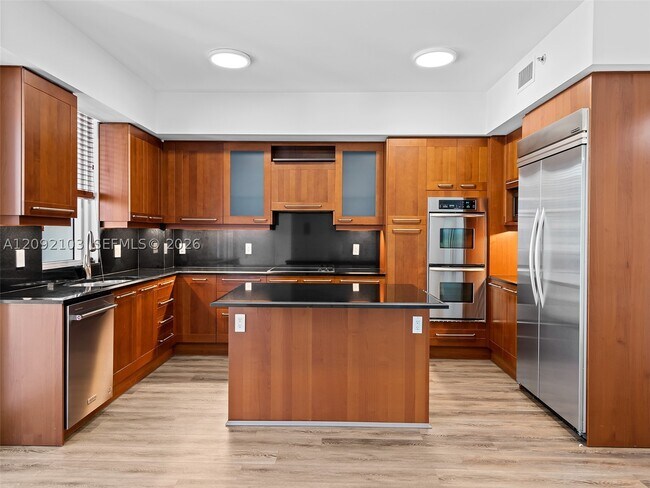 Building Photo - 333 Las Olas Way