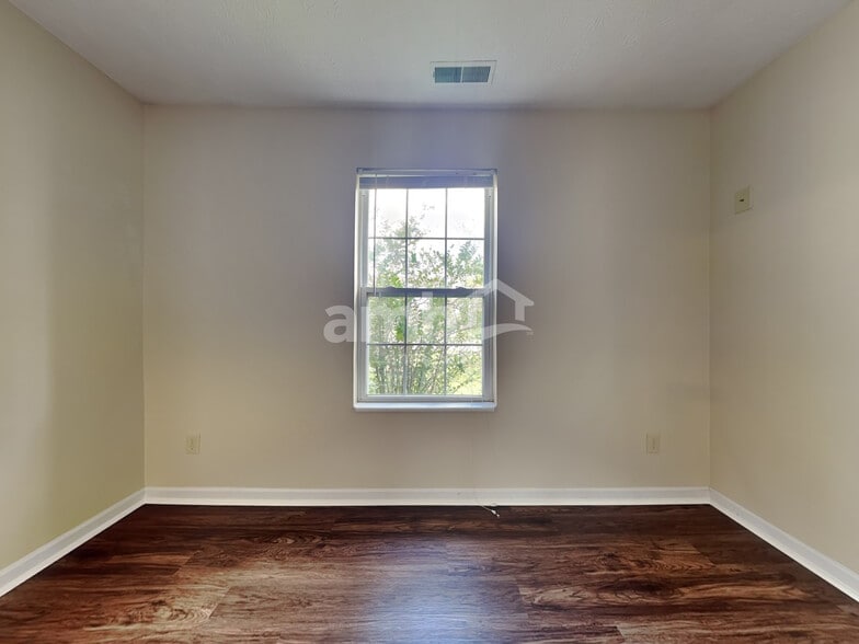 Building Photo - 8749 Trumpeter Dr