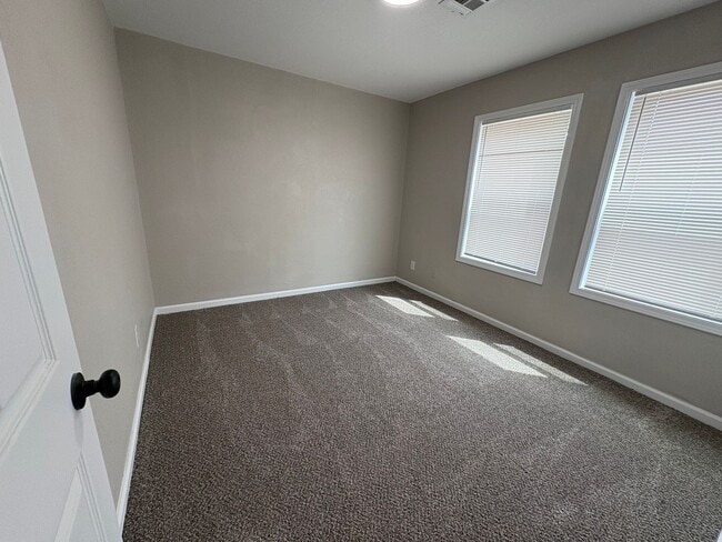 Building Photo - Don’t miss this opportunity! A Stylish Updated 4 Bedroom Home That’s Ready for You to Move Right In!