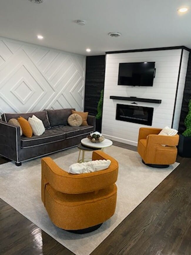 Building Photo - Beautifully Renovated, Modern 3 bedroom 2....