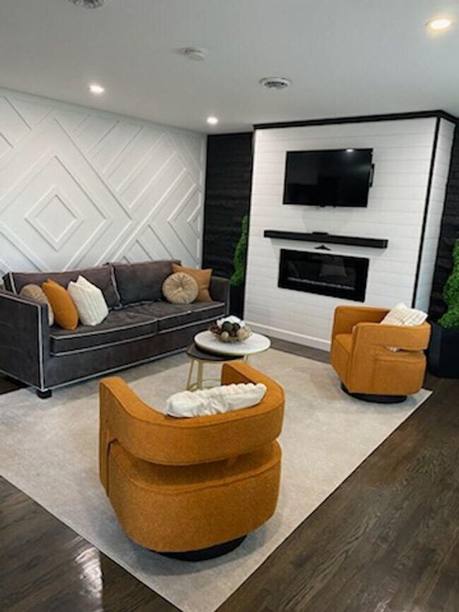 Building Photo - Beautifully Renovated, Modern Home