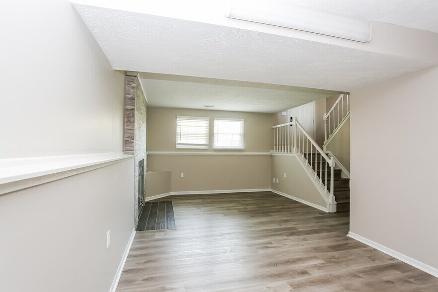 Building Photo - 3524 En-Joie Dr