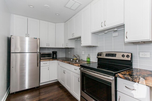 Building Photo - 1 bedroom in Chicago IL 60657