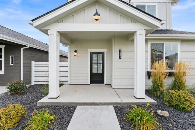 Building Photo - Spacious Two-Story Single-Family Home