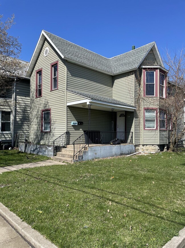 Building Photo - 1162 E 25th St