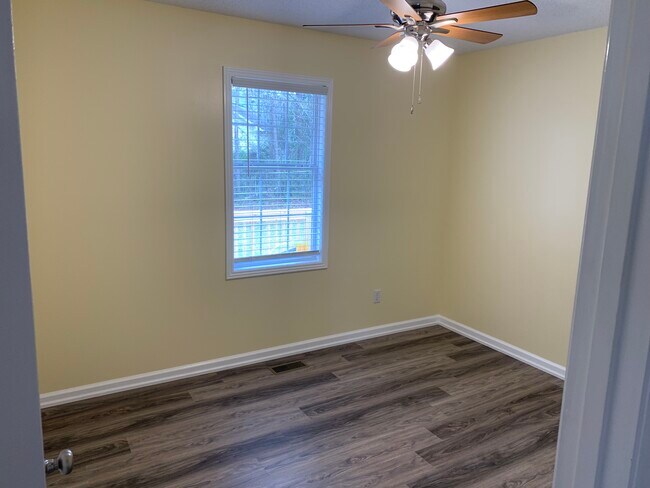 Back Bedroom - 106 Whitaker Ct