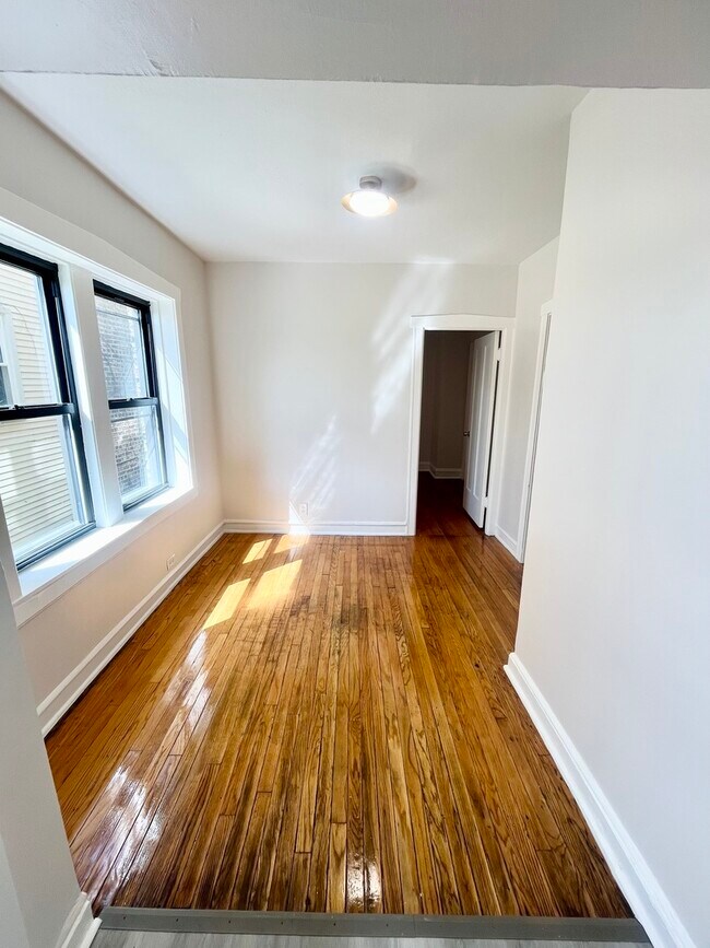 Building Photo - 1329 N Lorel Ave