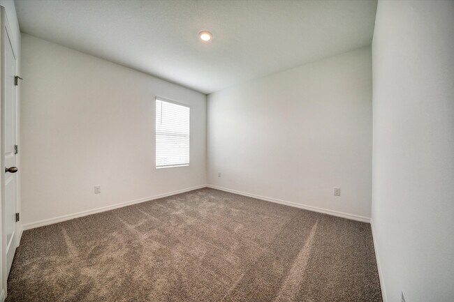 Building Photo - 10520 Farm Hl Ave