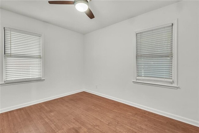 Building Photo - 2015 E Camellia Dr