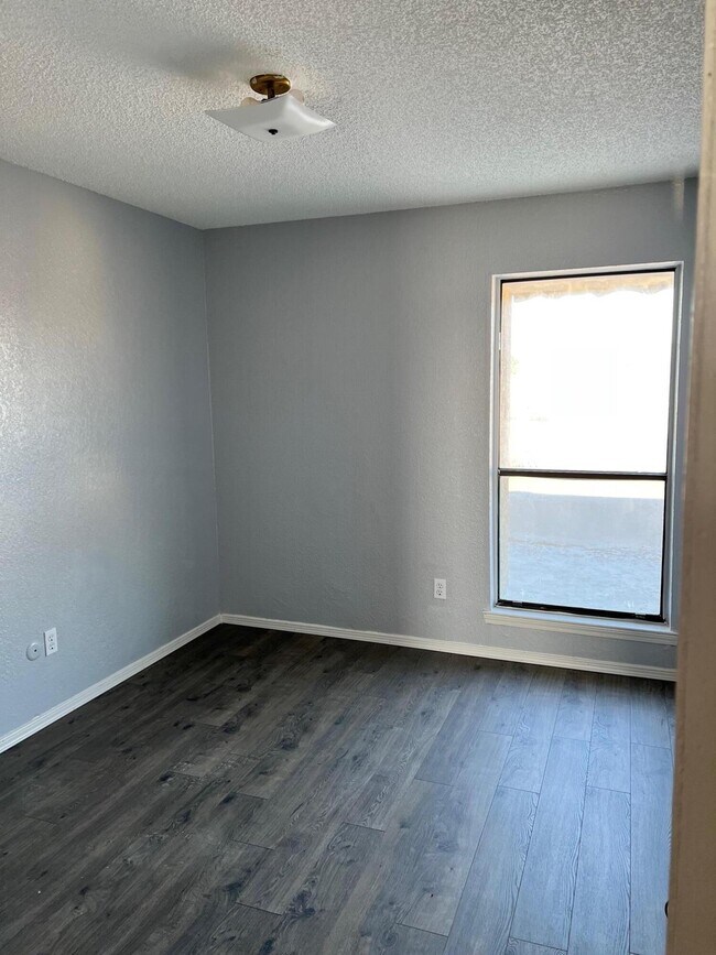 Building Photo - 1502 Monte Sanders Ln