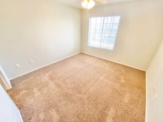 Building Photo - BEAUTIFUL 1 BEDROOM CONDO IN GATED COMMUNITY WITH POOL, SPA & CLUBHOUSE