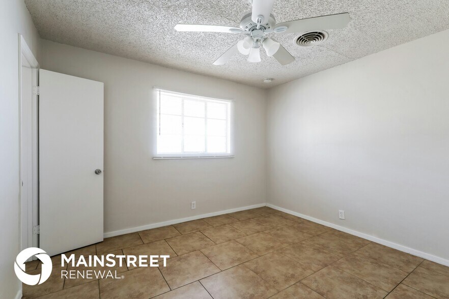 Building Photo - 3743 E Helena Stravenue