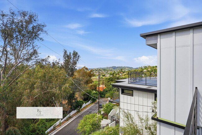 Building Photo - Luxury Modern Living with Stunning LA Skyline Views