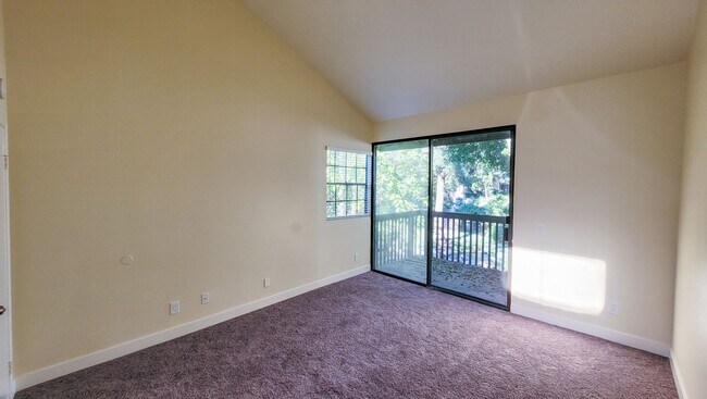 Building Photo - 2 Bed 1.5 Bath Gated Two Story Apartment I...
