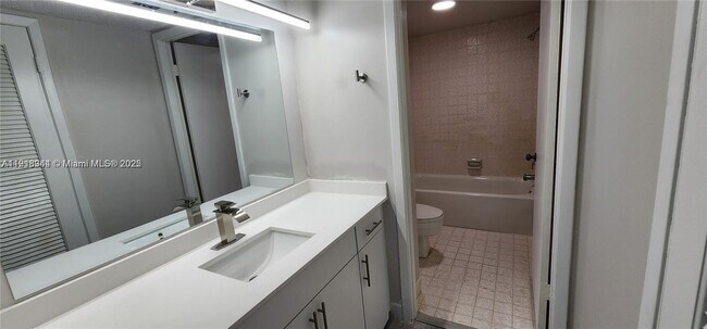 Building Photo - 18021 Biscayne Blvd