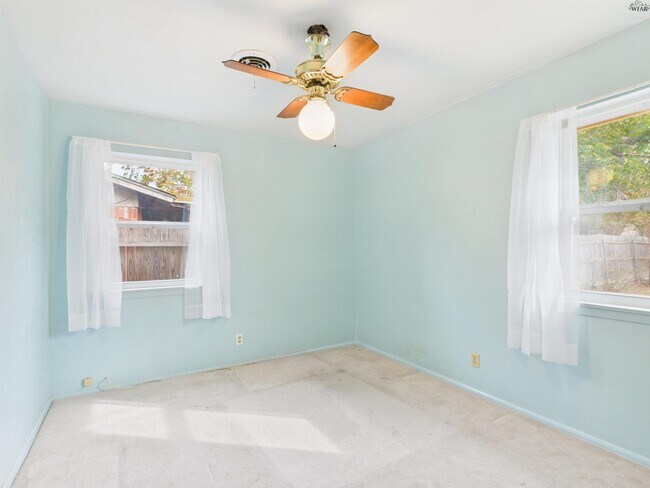 Building Photo - 4723 N Shore Dr