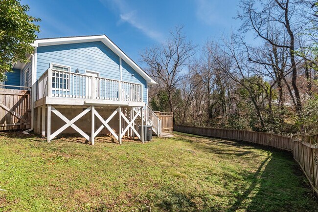 Building Photo - Gorgeous Home Near Downtown Durham!
