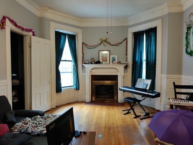 Building Photo - 295 Newbury St