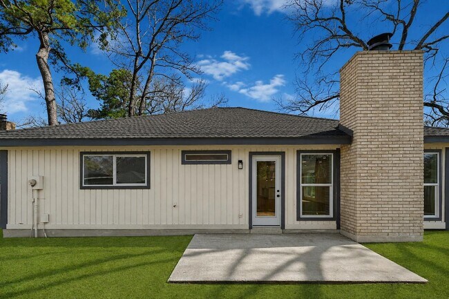Building Photo - 3203 Falling Brook Dr