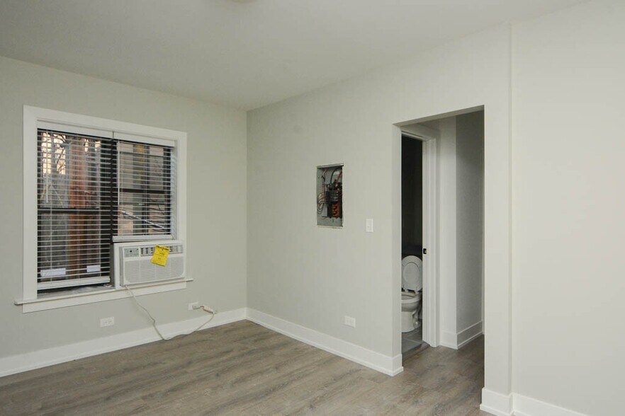 Building Photo - 432.5 W Belden Ave