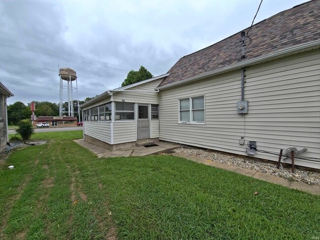 Building Photo - 108 S Oak St