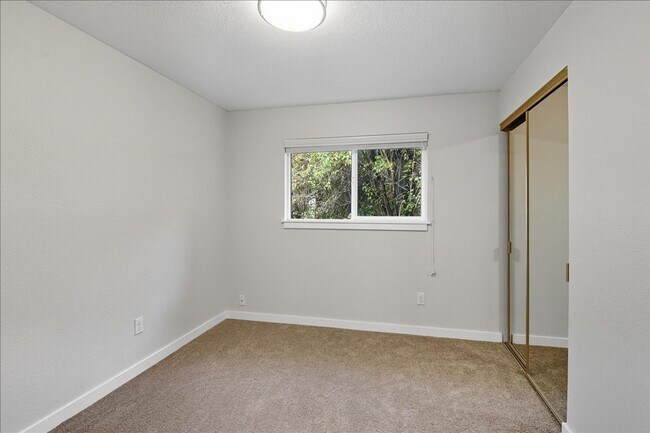 Building Photo - 4bd/2.5ba Woodinville