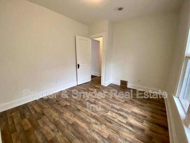 Building Photo - 400 Cloverdale Ave