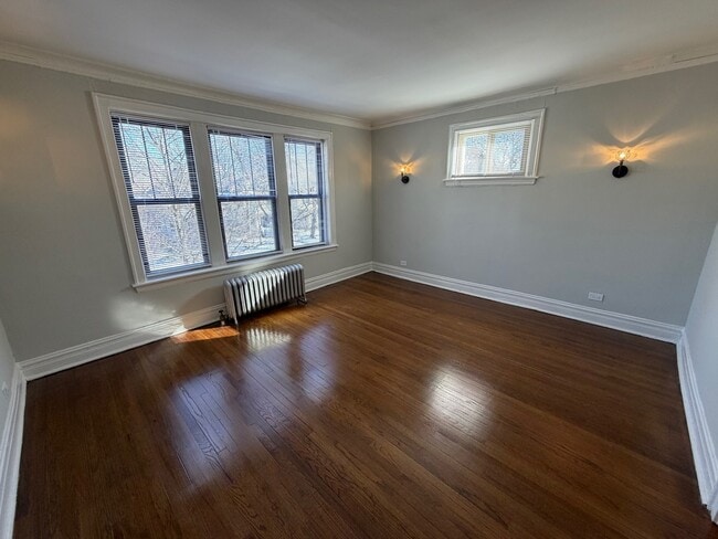 Building Photo - 1525 W Estes Ave