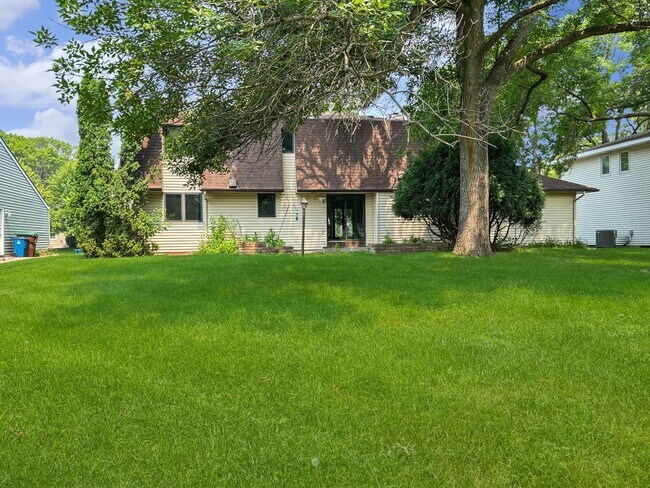Building Photo - 5801 W 99th St