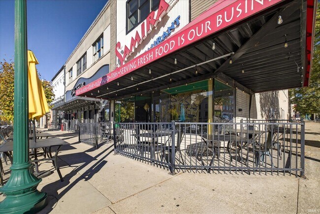 Building Photo - 110 W 6th St