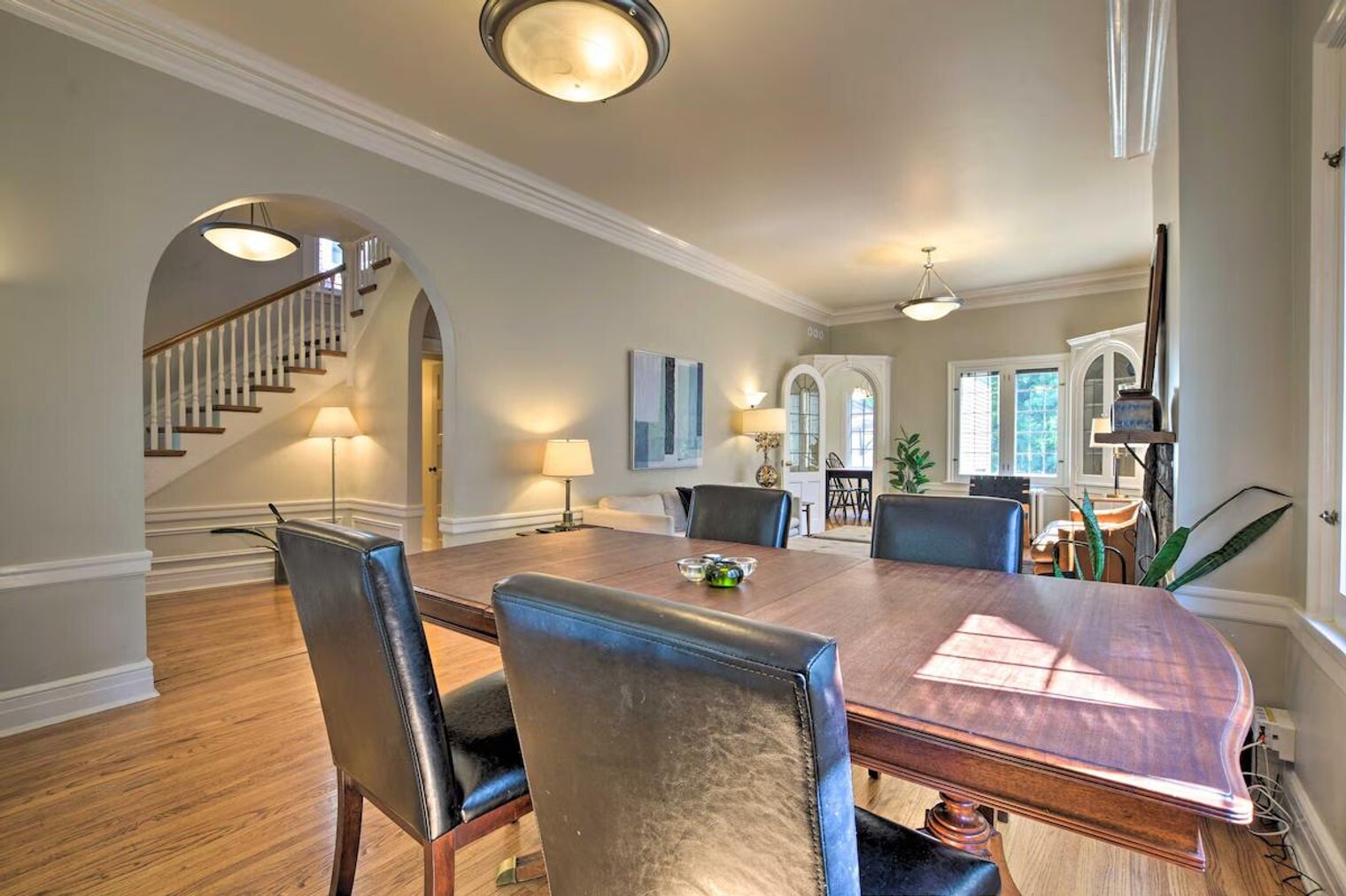 Building Photo - 326 N Grove Ave