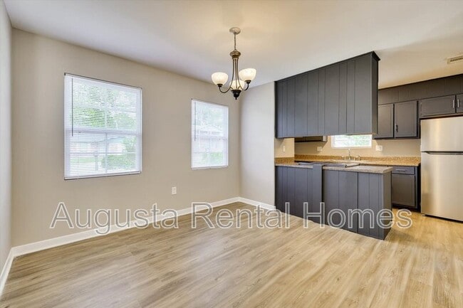 Building Photo - 3606 Cameron Dr