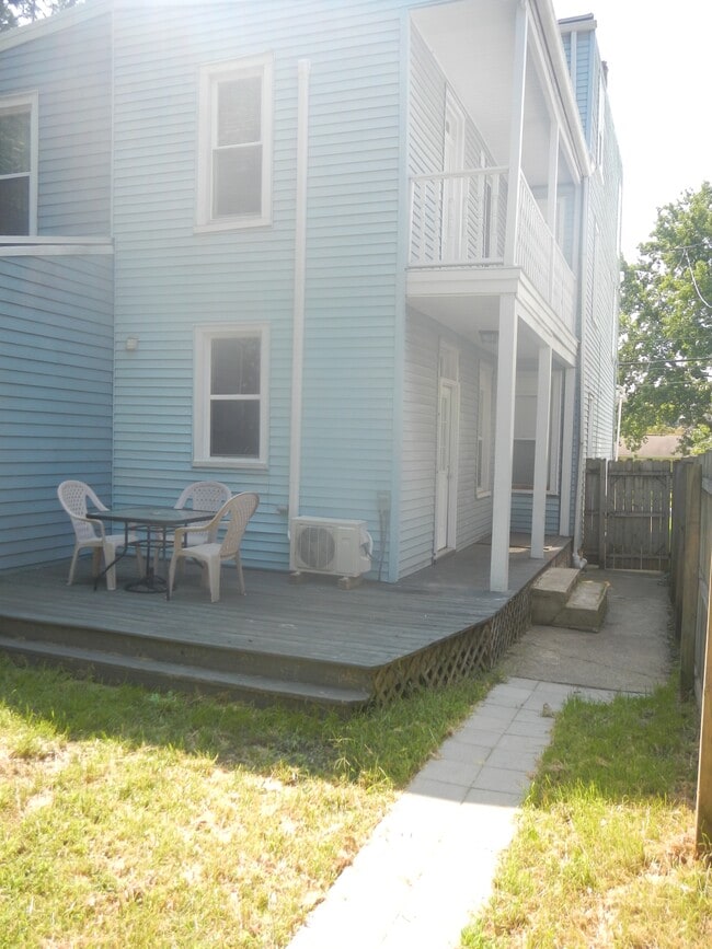 Building Photo - 3885 N 6th St