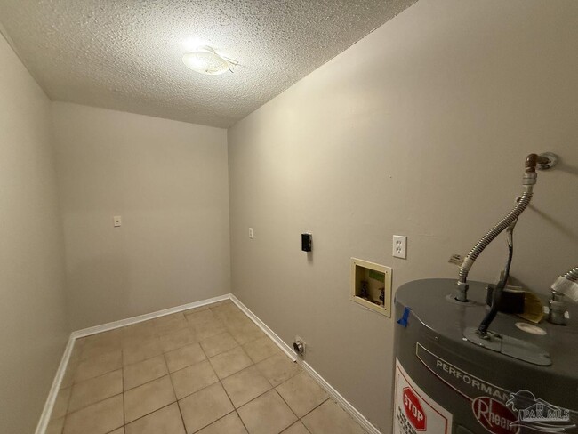 Building Photo - 940 Candlestick Dr