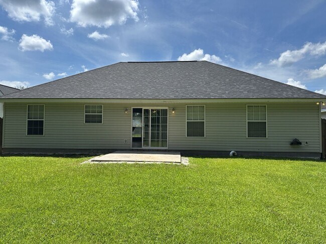 Building Photo - 641 Laurel Hill Cir