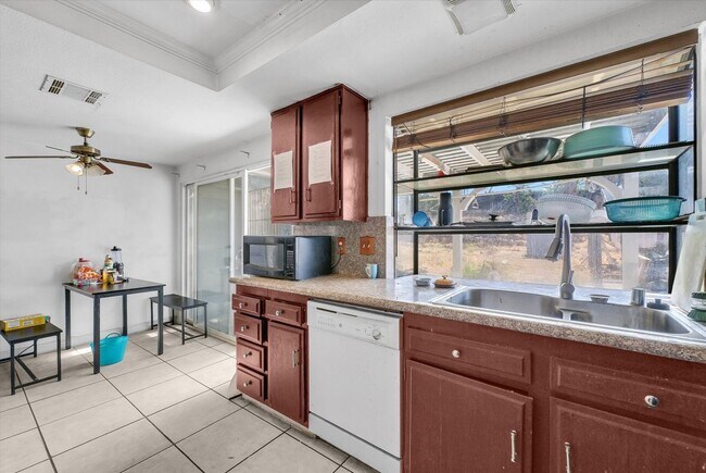 Building Photo - 5958 Quiroz Dr