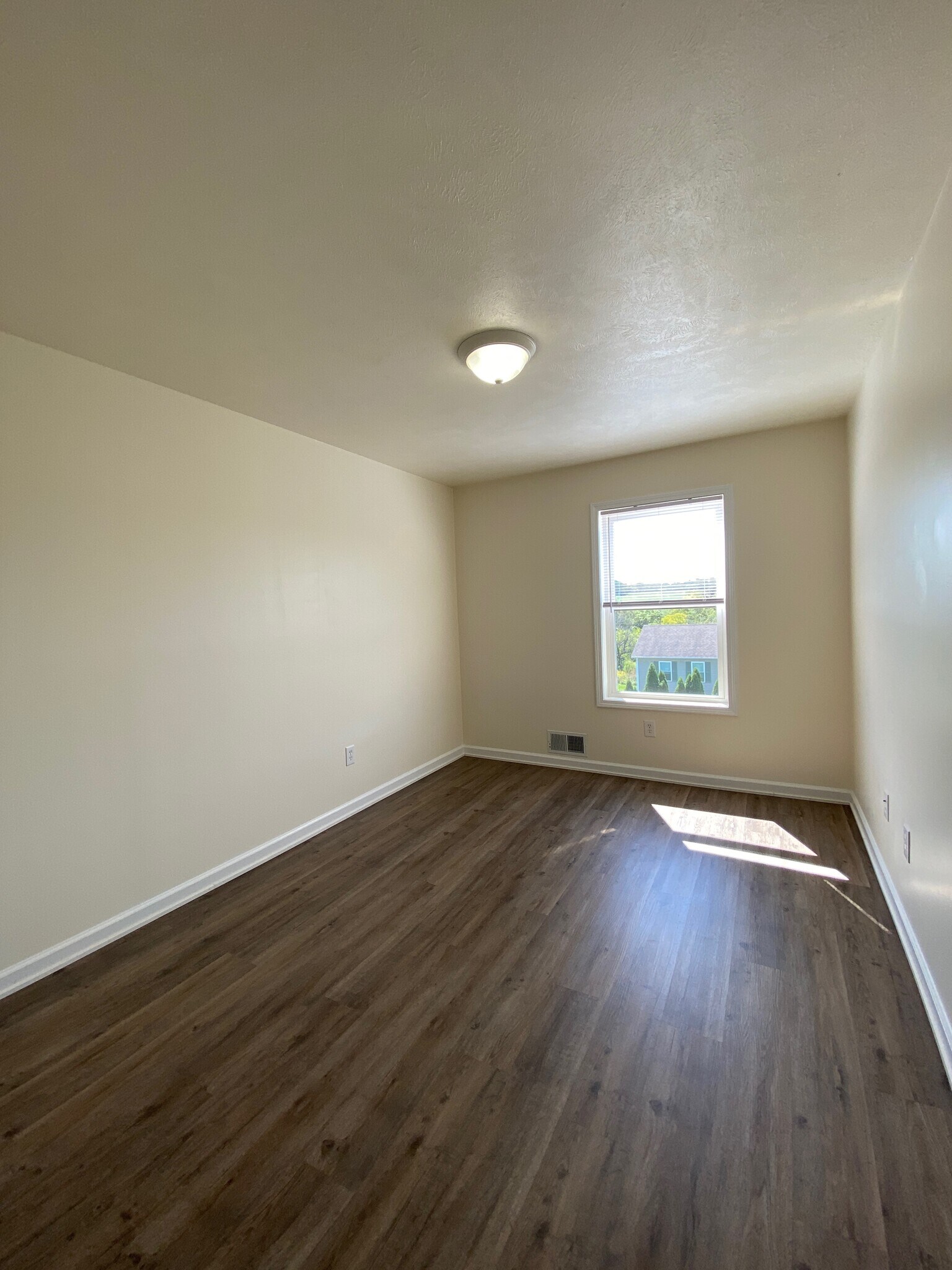 Building Photo - 204 Betsinger Rd