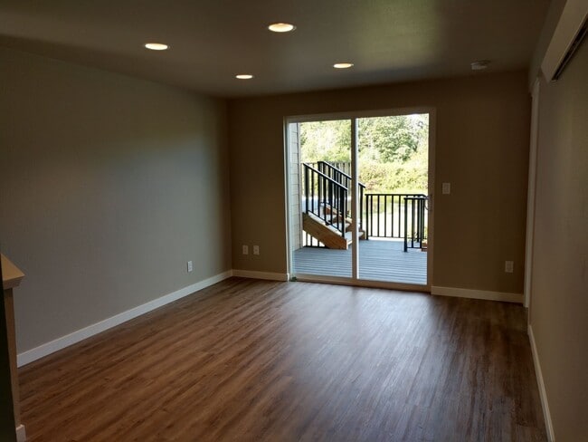 Building Photo - 2235 Electric Ave