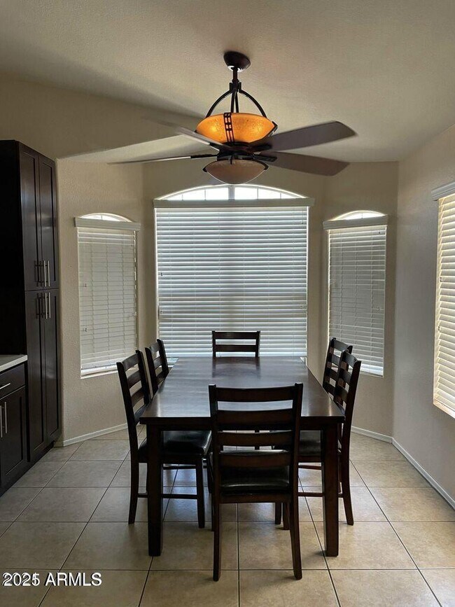 Building Photo - 1091 W Kingbird Dr
