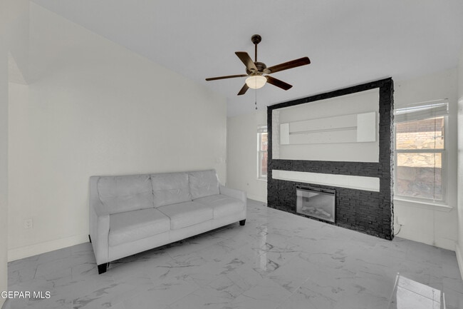 Building Photo - 536 Achim Dr