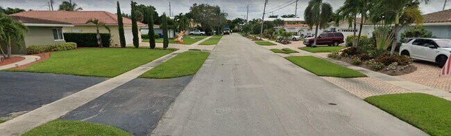 Building Photo - 1420 SE 4th Ave