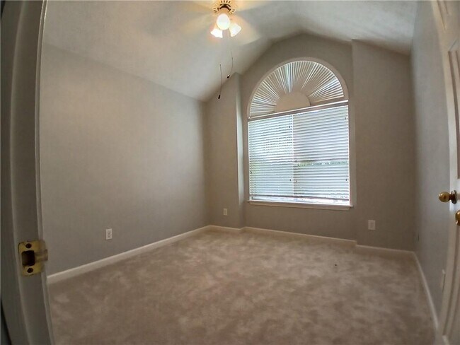 Building Photo - 3004 Dogwood Ln