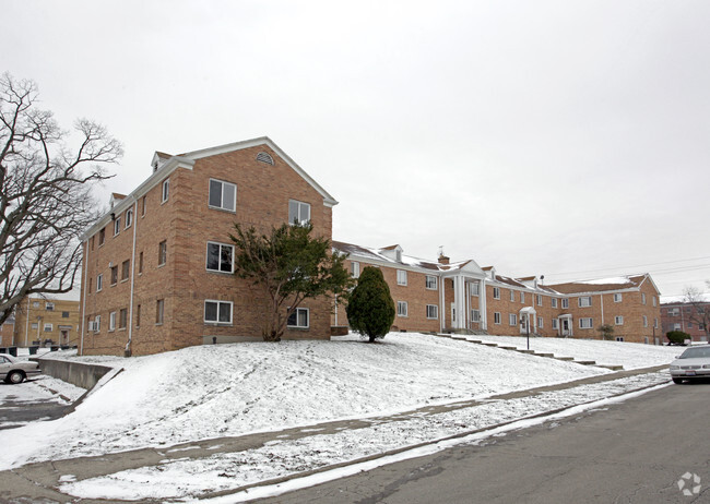 Building Photo - Riverside Plaza Apartments