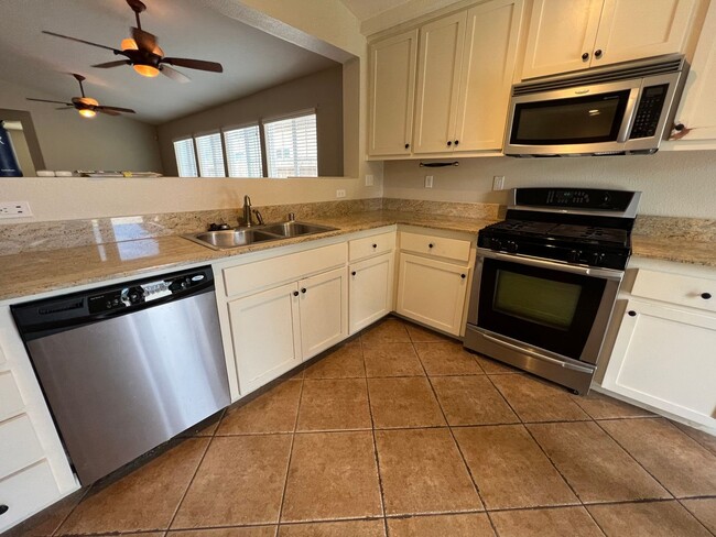 Building Photo - North Merced: $2199 possible 4 bed (4th ro...