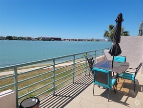 Building Photo - 8000 Sailboat Key Blvd S