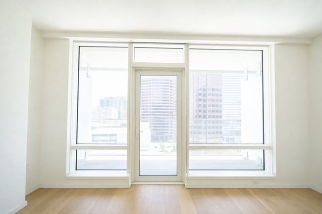 Building Photo - Spacious Studio Available Now!