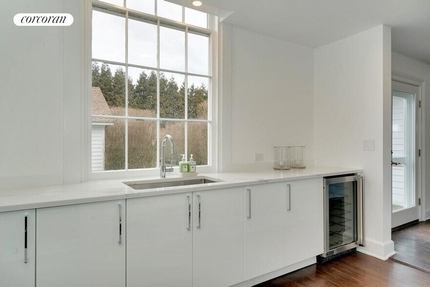 Building Photo - 45 Masefield Close