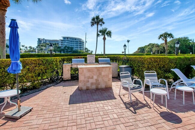 Building Photo - 1099 S Ocean Blvd