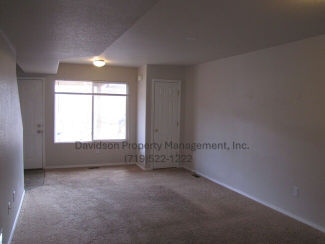 Building Photo - Great 3 Bedroom Condo the Briargate Area