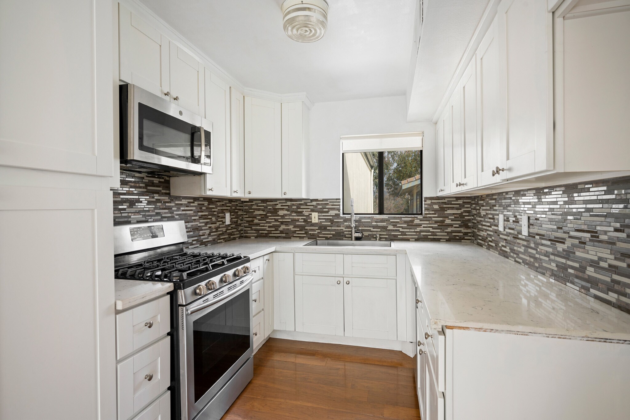 Building Photo - 10475 Newhome Ave